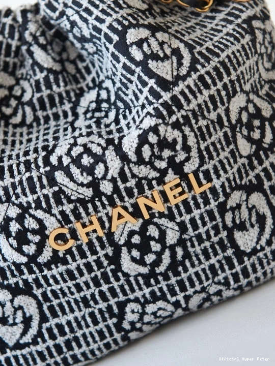 Hyper Peter HANDBAG CHANEL 22 0813